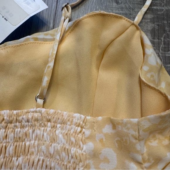 Abercrombie & Fitch NWT Butter Yellow Crop Top - Picture 6 of 6